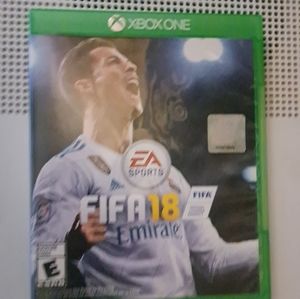 3 Xbox 1 games and 1 Xbox one controller (bundle)